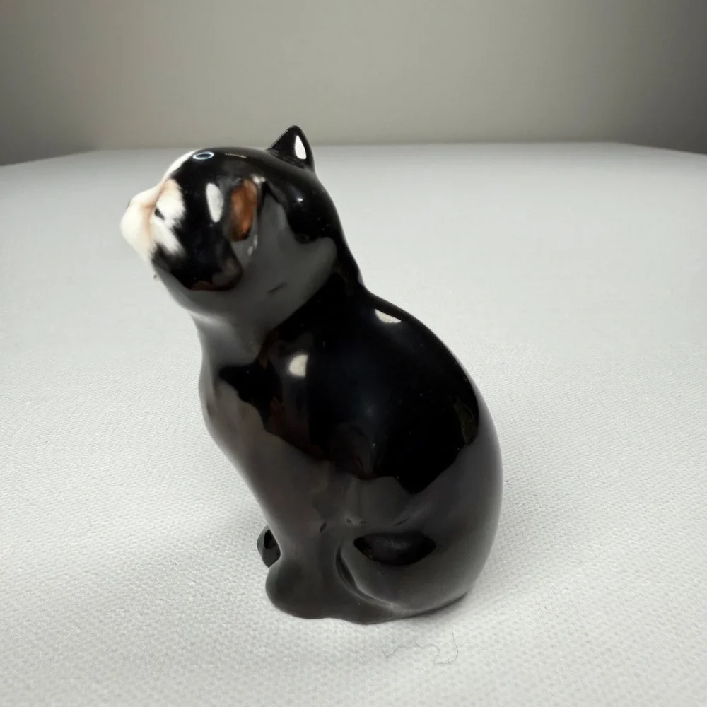 Vintage Royal Doulton Lucky Cat Fine Bone‎ China Figurine